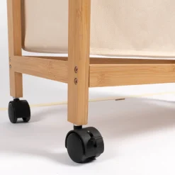 Bügelbrett mit Wäschesammler