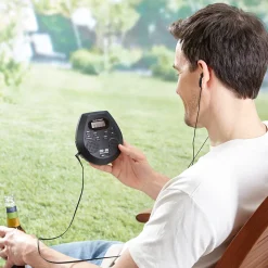 Der kompakte CD-Spieler mit integrierten Stereo-Lautsprechern