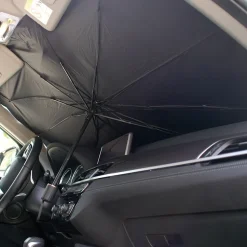 Der Sonnenschirm für die Windschutzscheibe
