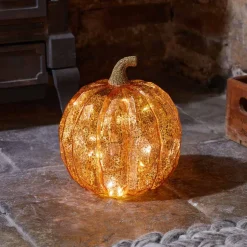Die wohl schönste Herbst-Deko-Idee: ein Leuchtkürbis aus Glas