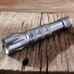Diese LED-Taschenlampe hat auch etwas gegen Mücken und Schnaken!