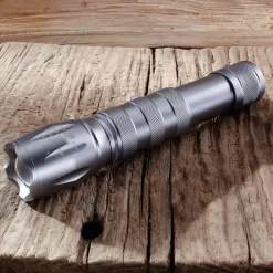 Diese LED-Taschenlampe hat auch etwas gegen Mücken und Schnaken!