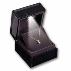 Ein Diamant-Eleganz in Perfektion!