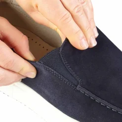 Italienischer Charmeur in Veloursleder