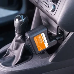 Jetzt die Autobatterie laden, ohne die Motorhaube zu öffnen!