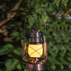 Klassische Sturmlaternen-Optik, kombiniert mit moderner LED-Technik