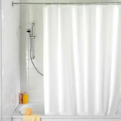 Klebt nicht am Körper: der wasserabweisende Duschvorhang