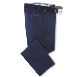 Sehr schlau: die Jeans, die eigens unter dem Bauch sitzt