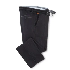 Sehr schlau: die Jeans, die eigens unter dem Bauch sitzt