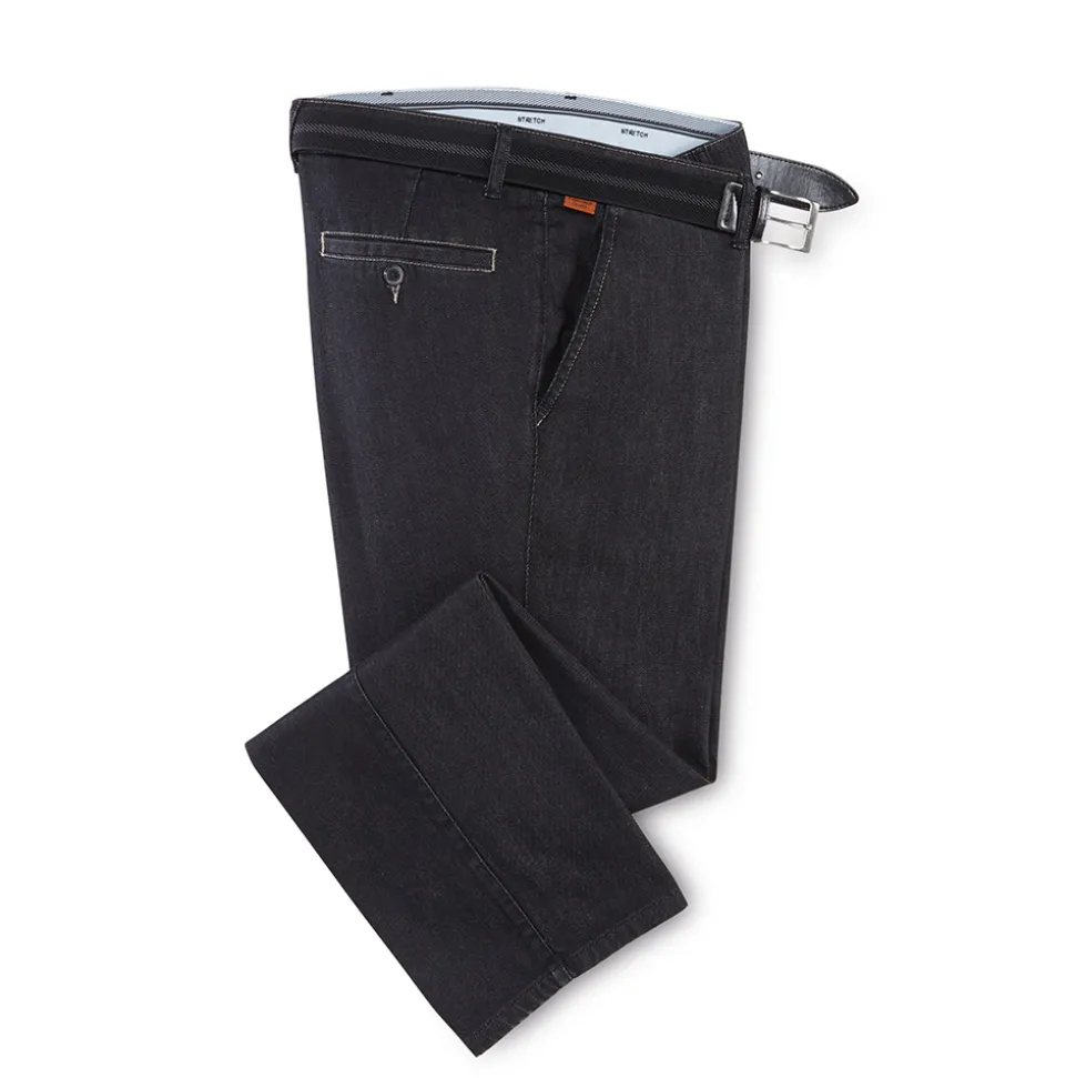 Sehr schlau: die Jeans, die eigens unter dem Bauch sitzt