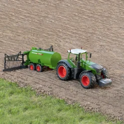 Traktorfahren mit steuerbaren Anhängern – ein Riesenspaß für Jung und Alt