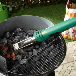 Vernichten Sie das Unkraut einfach mit heißer Luft