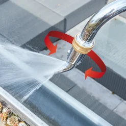 Verstopfte Dachrinnen ade: Mit dieser Reinigungslanze geht’s hoch hinaus!
