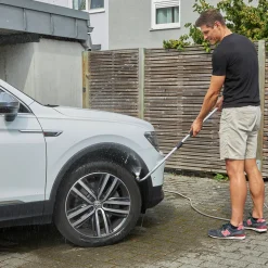 Verstopfte Dachrinnen ade: Mit dieser Reinigungslanze geht’s hoch hinaus!