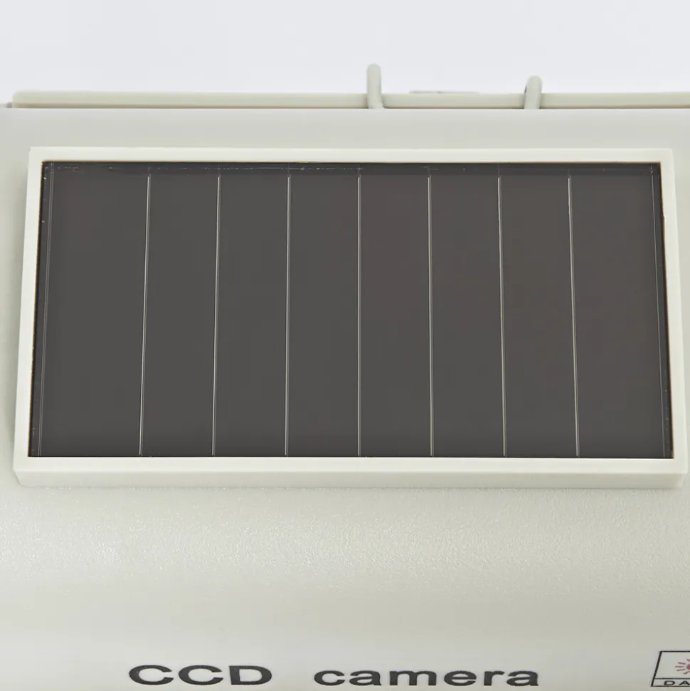 Vorsicht, Kamera! Die solarbetriebene Attrappe schreckt Einbrecher effektiv ab.
