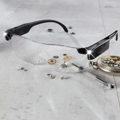 Weltneuheit: die einzige Vergrößerungsbrille mit 300 % Vergrößerung, Licht und Blaulichtfilter